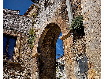 Capestrano_Navelli_20050822_024